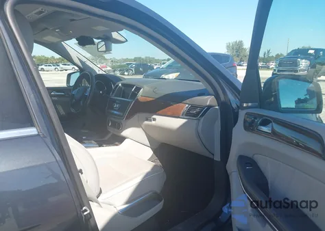 2013 Mercedes-Benz Gl 550 4Matic z USA, uszkodzony, nr VIN 4JGDF7DE4DA179282